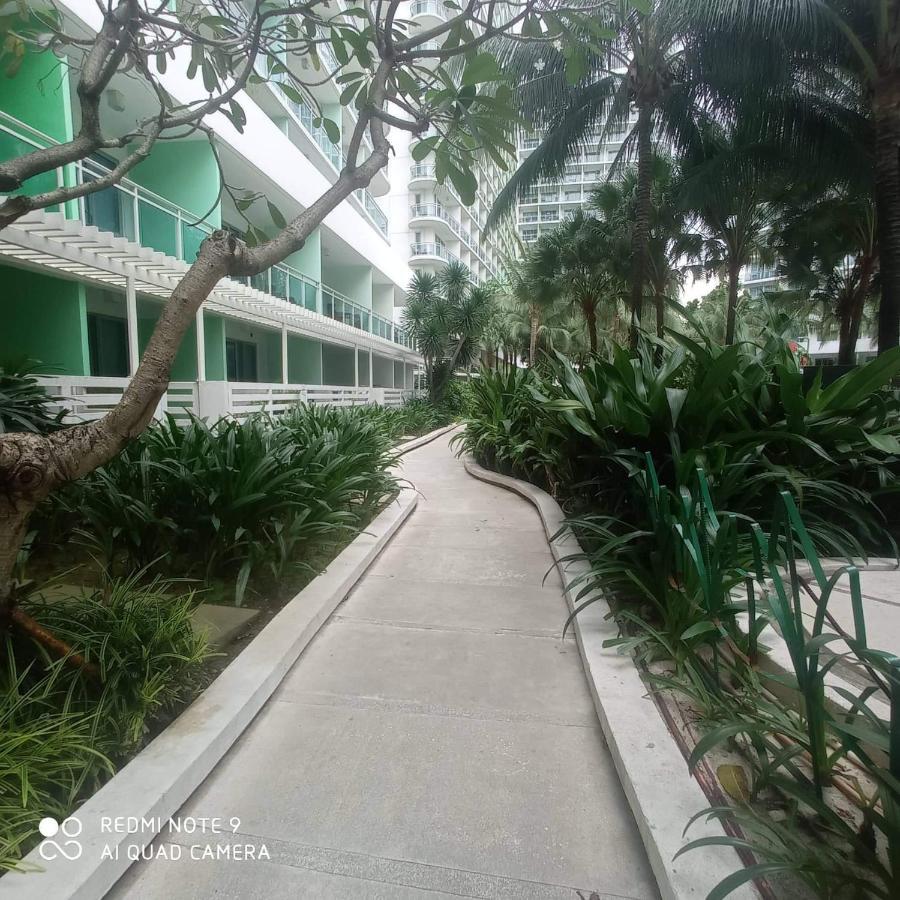 Azure Urban Resort Maui Tower Manila Exterior photo