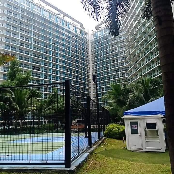 Azure Urban Resort Maui Tower Manila Exterior photo